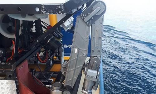 ROV with the manipulator used in the experiments 